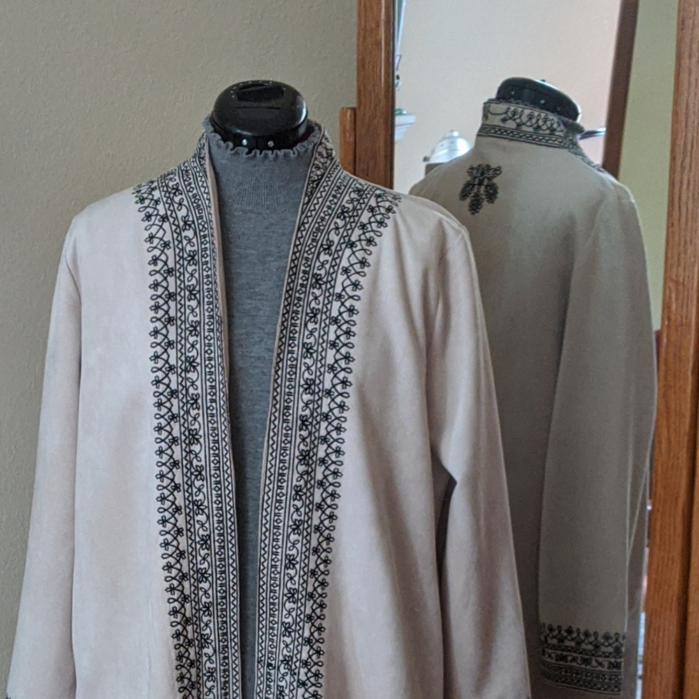 2 for $20 sale🎉Size Large Embroidered Cream Sued Jacket by Solitaire